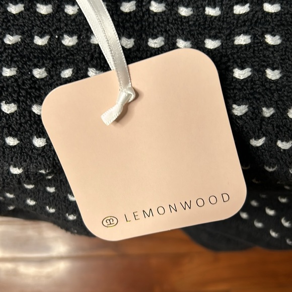 Lemonwood Toque with Pom Pom - Picture 6 of 14